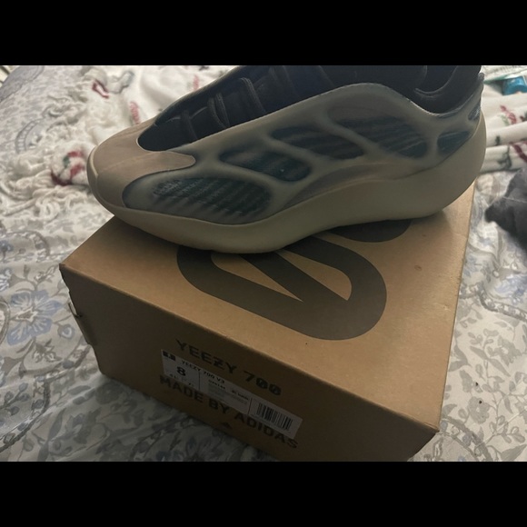 Size 8 Yeezys boost